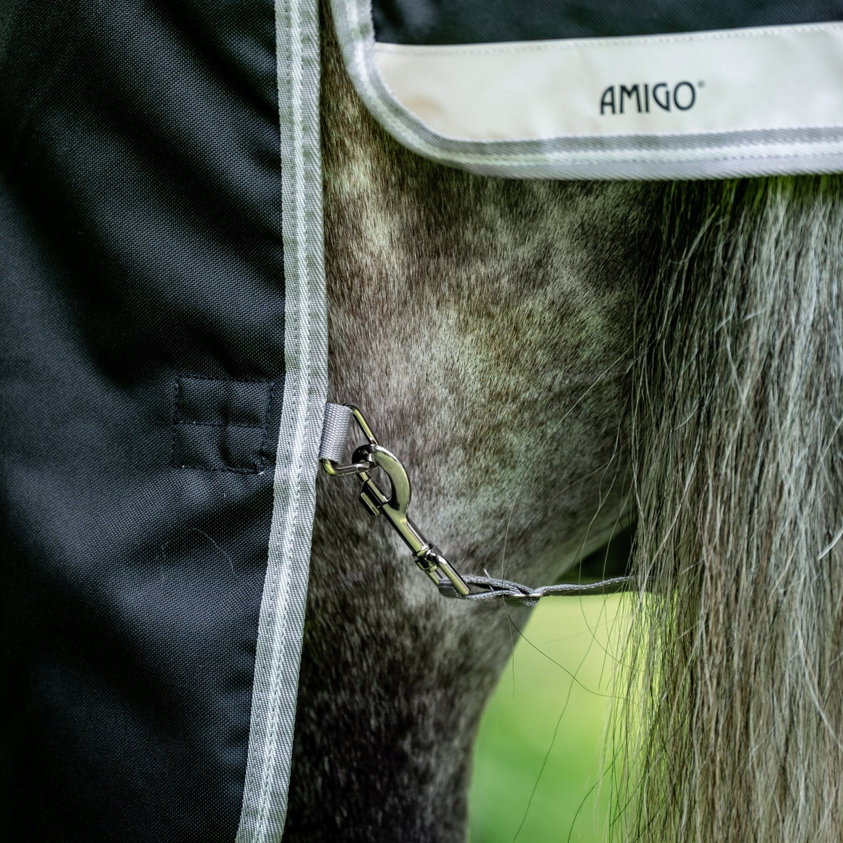 Horseware Ireland Amigo Bravo 12 XL 250g Medium Turnout Rug #colour_black-titanium-grey-silver