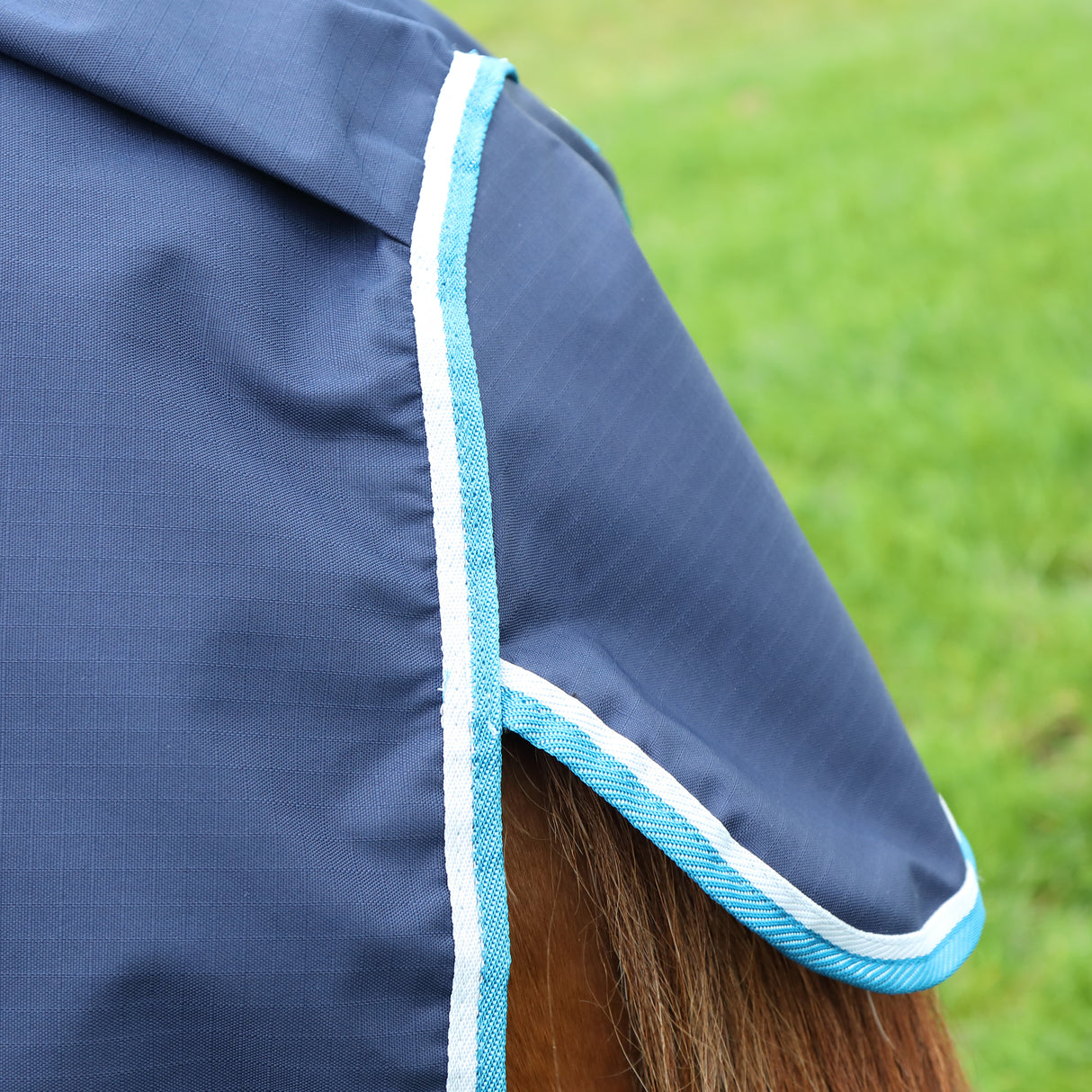 Bridleway Ontario Lite Turnout Rug #colour_navy